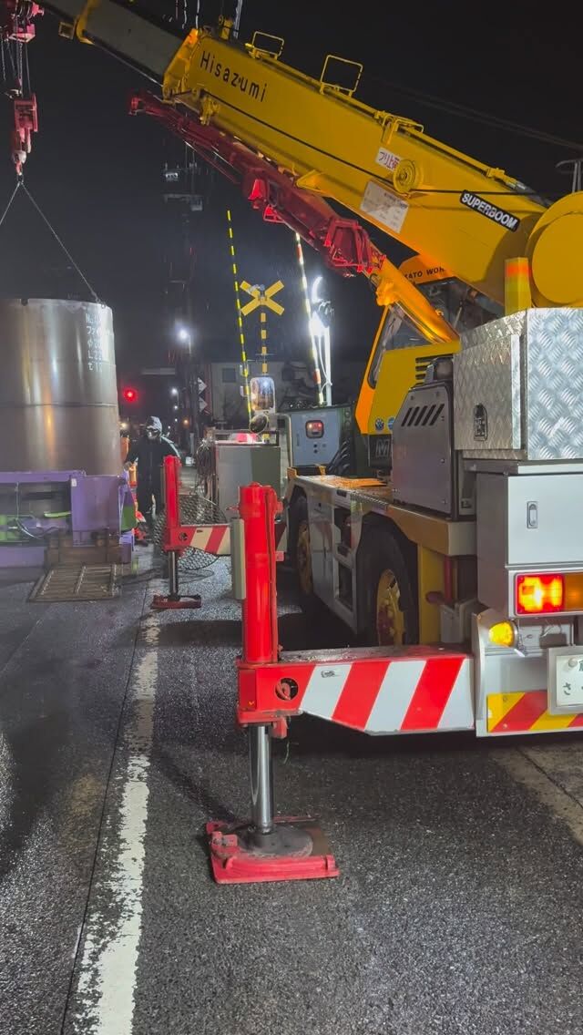 街の地下に潜む巨大空間!?👀】若手エースが挑む、インフラ整備の最前線👷‍♂️✨

••┈┈┈┈┈┈┈••

Ys’コーポレーション株式会社です。
今日は、私たちの生活を足元から支える「立坑築造工（たてこうちくぞうこう）」の現場に潜入📸

「立坑」ってあまり聞き慣れないかもしれませんが、上下水道などのインフラ整備に欠かせない、地面に向かって垂直に掘る深〜い穴のことなんです🕳️💡

今回の現場では「ピット工法」という技術を採用！
限られたスペースでも低騒音で安全に作業を進められる、都市部の公共工事の強い味方です💪✨

現場の最前線で汗を流すのは若手職員たち！
「最初はスケールの大きさに圧倒されました💦 でも達成感はハンパないです‼️(ง •̀_•́)ง」と熱く語ってくれました🔥

建設業＝きつい、というイメージはもう古い？
同世代のチームワークと最新技術で、今日も安全第一で街の未来をつくっています🤝✨

投稿では休憩中のオフショットや「ピット工法」の裏側動画を配信中🎬
ハイライトからも見れるので、ぜひチェックしてね👀✨

••┈┈┈┈┈┈┈••

就職活動中の学生さんや、建設業に興味がある方からのコメント・DMもお待ちしています📩
一緒に地図に残る仕事をしませんか？✨

#立坑構築工
#インフラ整備
#公共工事
#ピット工法
#若手職員
建設業
施工管理
現場監督
建設業の日常
街づくり
27卒採用
28卒採用
採用広報
インフラ
裏方ヒーロー
Ready to post